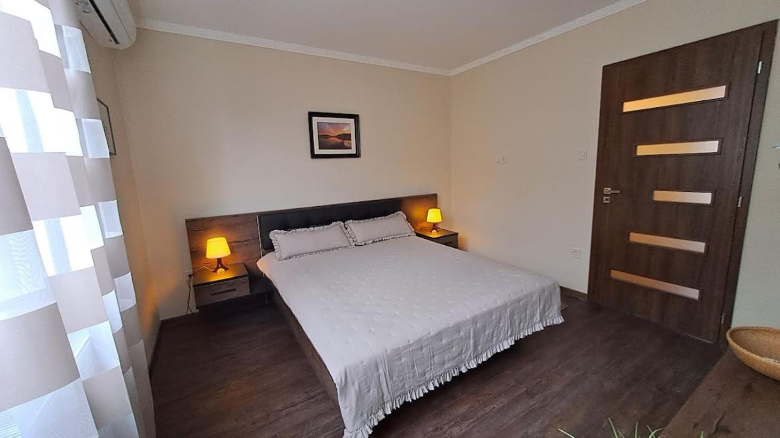 Szilfak City Apartman Гайдусобосло Екстер'єр фото
