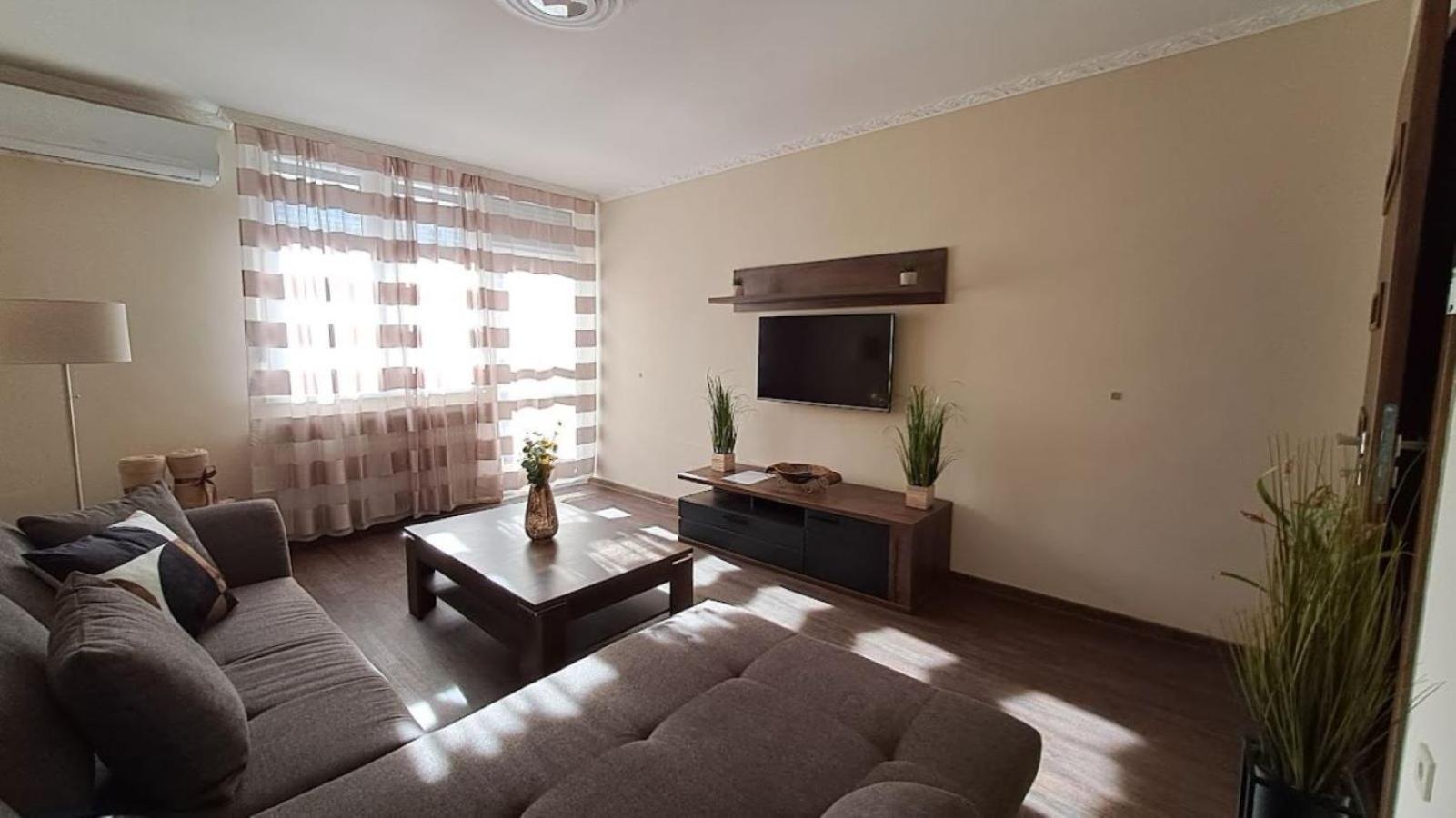 Szilfak City Apartman Гайдусобосло Екстер'єр фото
