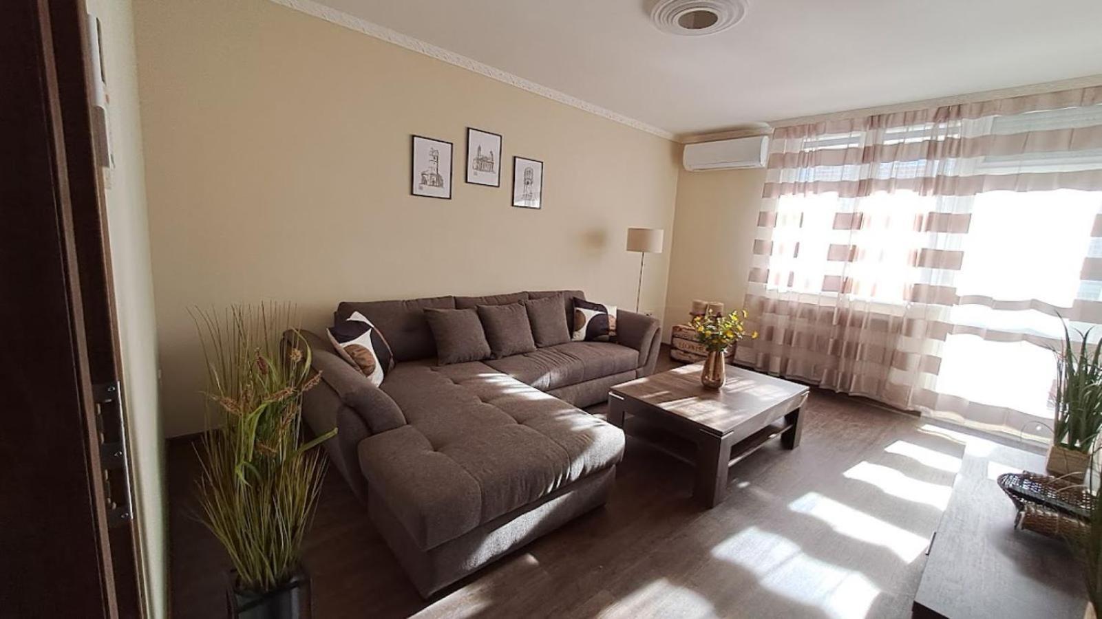 Szilfak City Apartman Гайдусобосло Екстер'єр фото