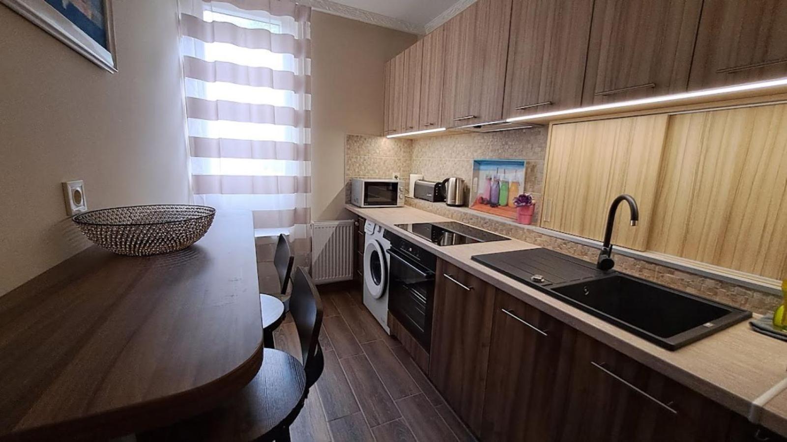 Szilfak City Apartman Гайдусобосло Екстер'єр фото